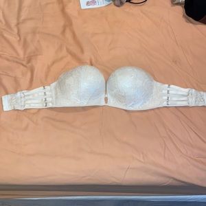 Victoria secret bra. Size is 34D, white lace flowers bombshell bra